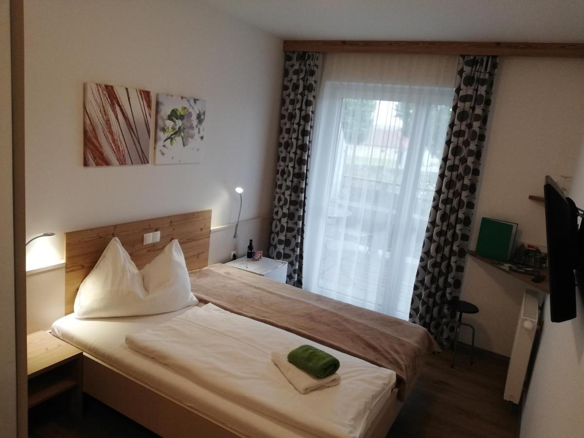Hotel & Fruehstueckspension Raabtal 펠드바흐 외부 사진