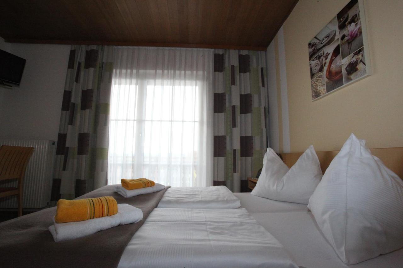 Hotel & Fruehstueckspension Raabtal 펠드바흐 외부 사진